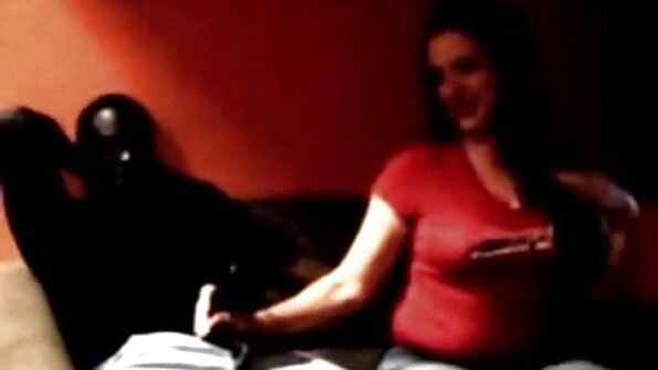 Nikki Sims postaje vruća i teška u kadi sa svojim vibratorom
